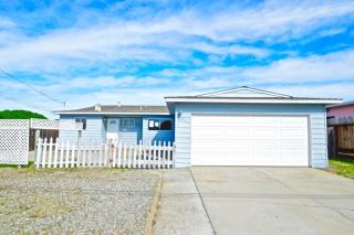 371 Reindollar Ave, Marina, CA 93933-3620
