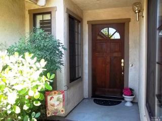 1420 Fry Ct, Benicia, CA 94510-2576
