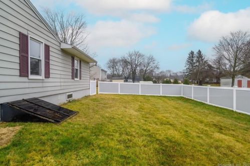 55 Pine River Rd, North Haven CT  06473-3312 exterior