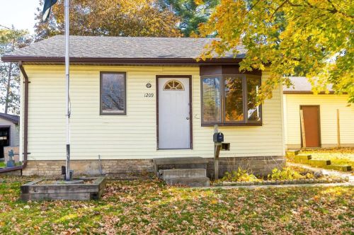 1209 Dakota St, Watertown, WI 53094-6510