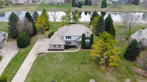 7011 Lantern Ln, Thiensville, WI 53092-1568