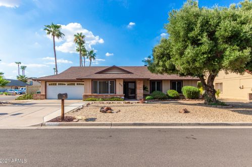 4634 Wagoner Rd, Glendale, AZ 85308-1527