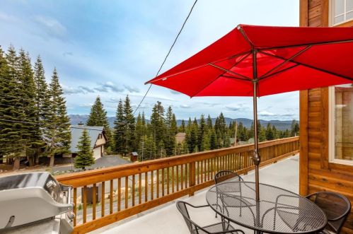 14290 Ski Slope Way, Truckee CA  96161-7009 exterior