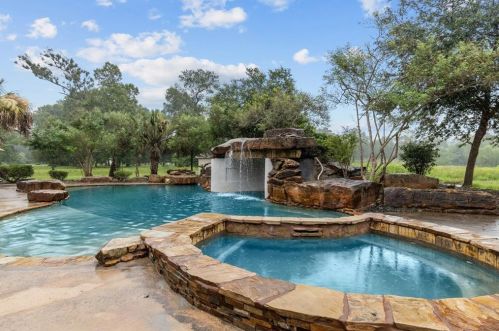 511 County Road 6510, Mont Belvieu TX  exterior