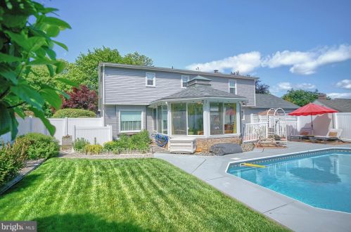 475 Woodcrest Dr, Navy Sup Dpt PA 17050-6854 exterior