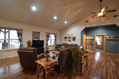 1965 Horsemans Dr, Stephenville, TX 76401-7746
