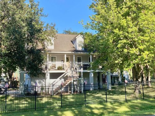 3672 Pandora Dr, Mount Pleasant, SC 29466-9153