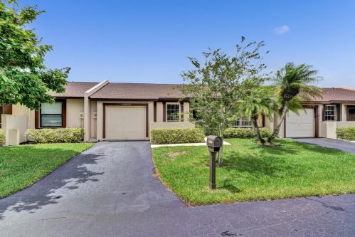 15800 Philodendron Cir, Delray Beach, FL 33484-5520