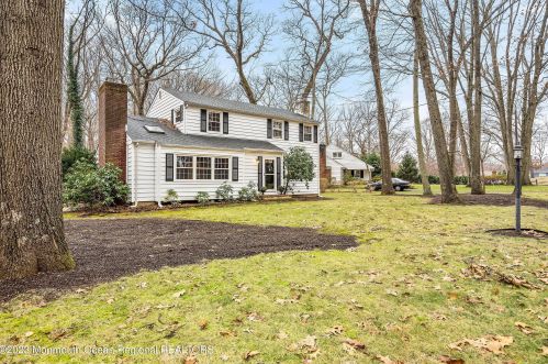 210 Woodland Dr, Lincroft, NJ 07738-1332