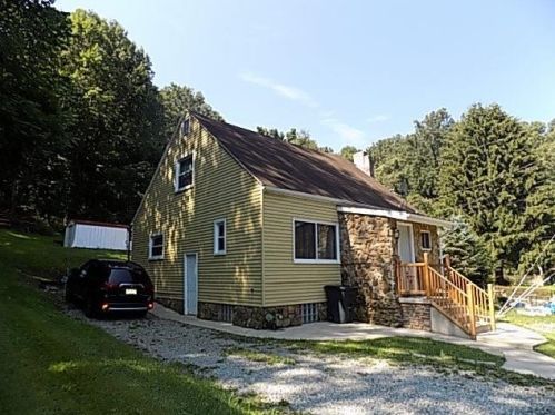 840 La Belle Vue Rd, Vandergrift, PA 15690-2036