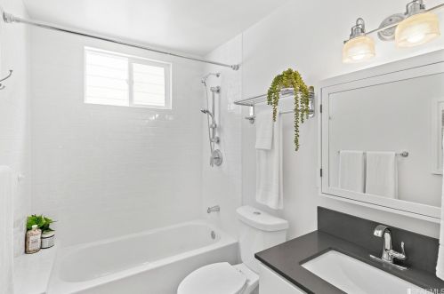 1470 12th St, Oakland CA 94607-2048 exterior