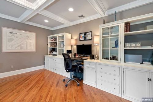 220 Allendale Ave, Allendale NJ  07401-1725 exterior