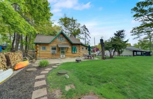 9 Woodside Dr, West Milford Lakes NJ  07480-4246 exterior