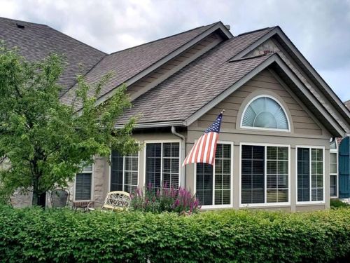 131 Stonegate Dr, Pataskala, OH 43062-8089