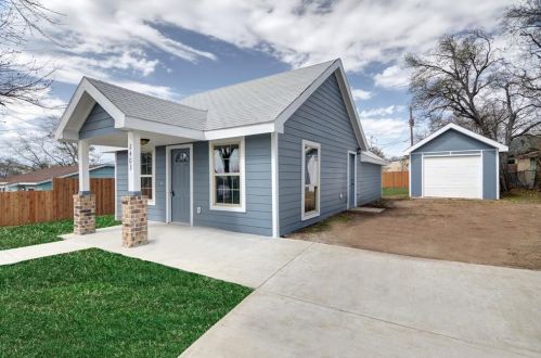 2403 Warwick Ave, Fort Worth, TX 76106-7557