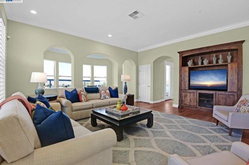 10890 Inspiration Cir, Pleasanton CA 94568-5560 exterior