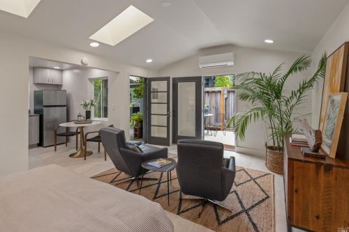 1095 Pine Tree Ln, Sebastopol CA  95472-2681 exterior