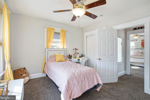 33 Vassar Rd, Camden NJ  08106-1623 exterior