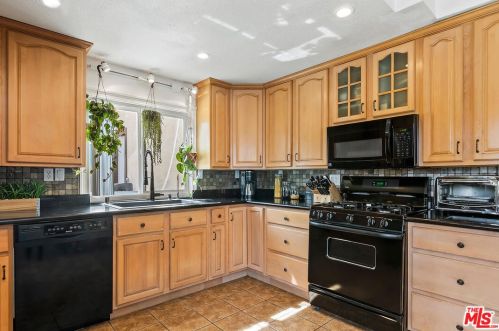 2216 Electra Ave, Simi Valley CA  93065-1720 exterior