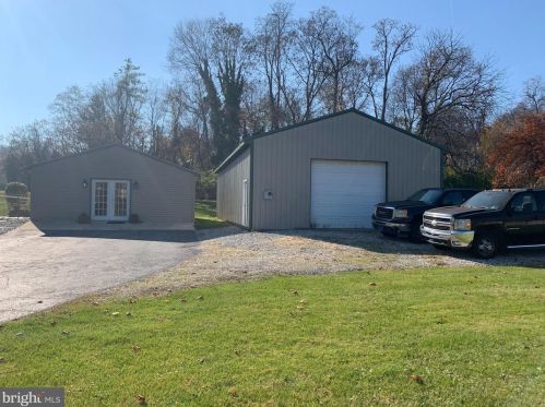100 4th St, Mount Wolf, PA 17347-9771