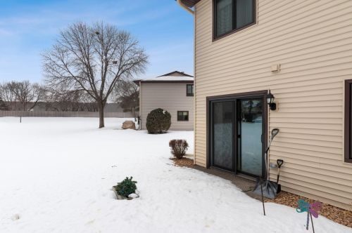 8611 Maplebrook Pkwy, Minneapolis, MN 55445-1929