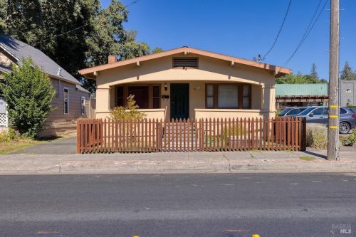 746 Wilson St, Santa Rosa, CA 95401-6249