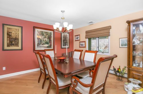 22 Stonywell Ct, Huntington Station NY  11746-5423 exterior