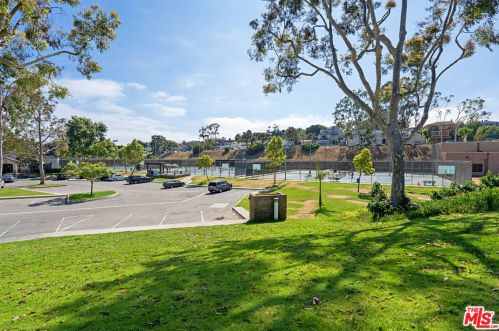 822 Camino Real, Redondo Beach CA  90277-4316 exterior