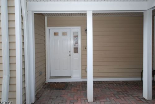 16 Springholm Dr, Berkeley Heights NJ  07922-2700 exterior