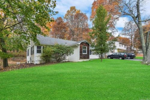 17 Birchwood Dr, Highland Mills NY  10930-2936 exterior