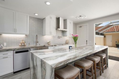 6092 Towncenter Cir, Naples, FL 34119-9556
