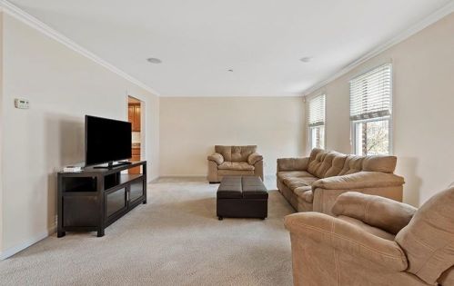 1052 Woodlawn Dr, Canonsburg, PA 15317-5451