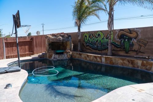 5836 Stretch Dr, Riverbank CA  95367-3110 exterior