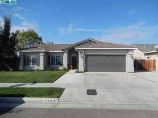 1705 Peterson St, Tulare, CA 93274-1250