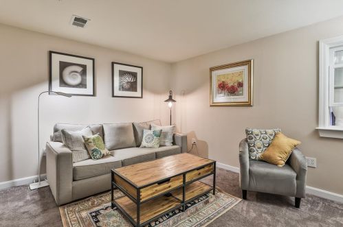 2 Harvest Dr, Derry NH  03038-4872 exterior