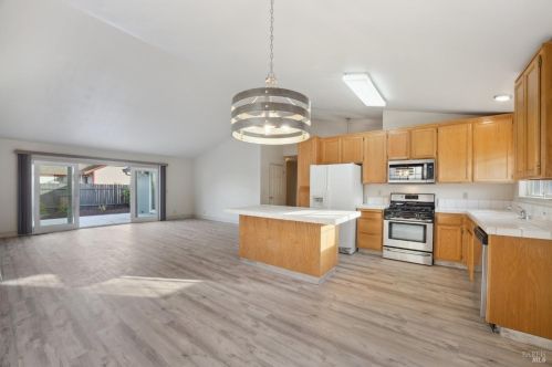 1104 Pippin Cir, Santa Rosa, CA 95407-6772