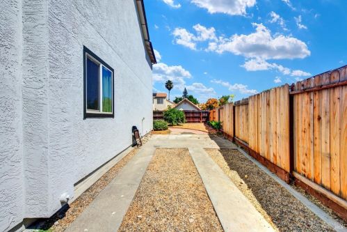 206 Donegal Ct, Vacaville CA  95688-9217 exterior