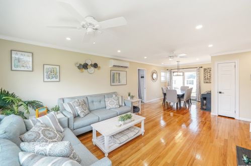 133 Justice St, Babylon, NY 11704-5013