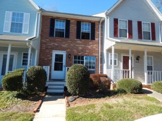8212 Circle Tree Ln, Charlotte, NC 28277-8892