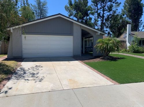 22946 Las Mananitas Dr, Santa Clarita, CA 91354-2322