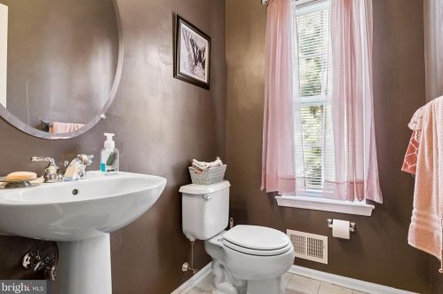 332 Lisa Way, Riverton NJ  08077-1548 exterior