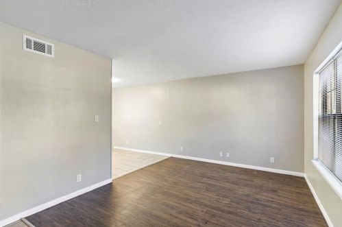 1700 Longview St, Conroe TX  77301-4078 exterior