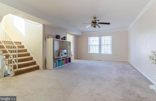 8031 Sleepy View Ln, Springfield VA  22153-2921 exterior