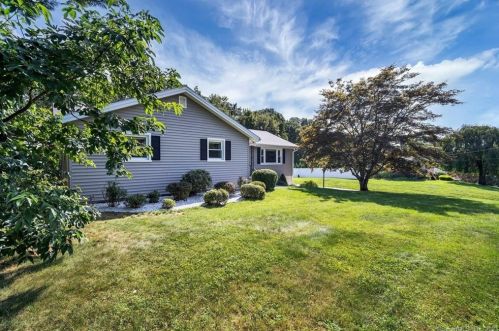 44 Mount Pleasant Dr, Bridgeport, CT 06611-3441