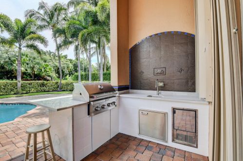 8696 Valhalla Dr, Delray Beach FL  33446-9568 exterior