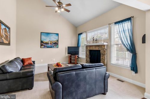 5737 Waterloo Bridge Cir, Haymarket VA  20169-8117 exterior