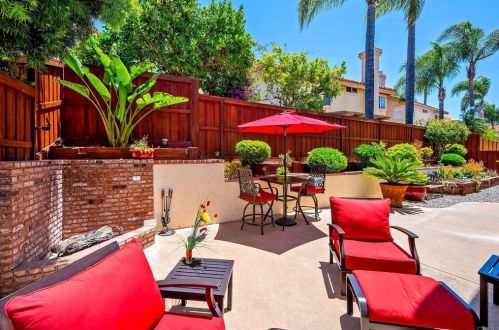 404 Via Cruz, Oceanside, CA 92057-8530