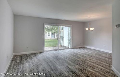 94 Oak Ln, Tinton Falls, NJ 07724-3476