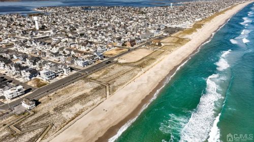 5 Fort Ave, Pelican Island NJ  08751-1512 exterior