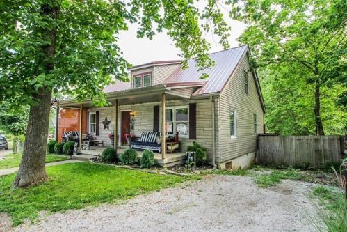 546 Old Peacock Rd, Paris, KY 40361-1584
